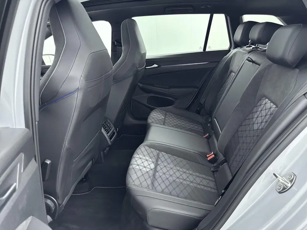 Volkswagen Golf Variant 1.5 eTSI R-Line Edition | Panoramada uit 2025, foto 11