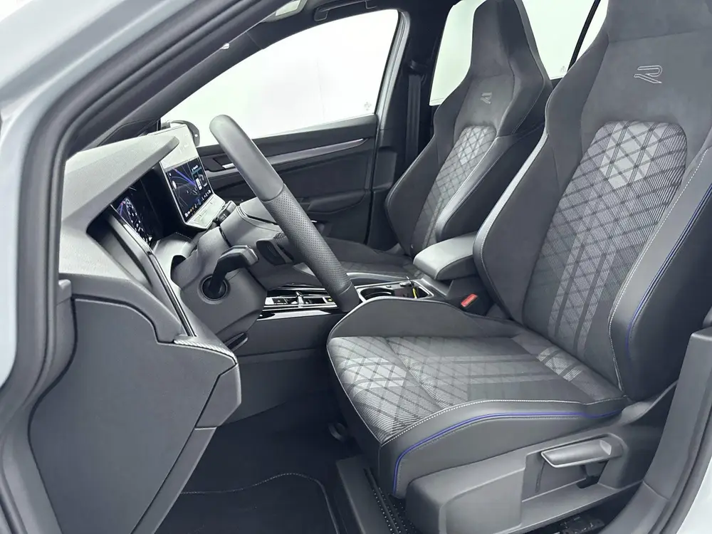 Volkswagen Golf Variant 1.5 eTSI R-Line Edition | Panoramada uit 2025, foto 17