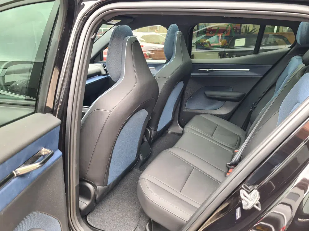 Volvo EX30 Single Motor Extended Range Ultra 69 kWh uit 2023, foto 5
