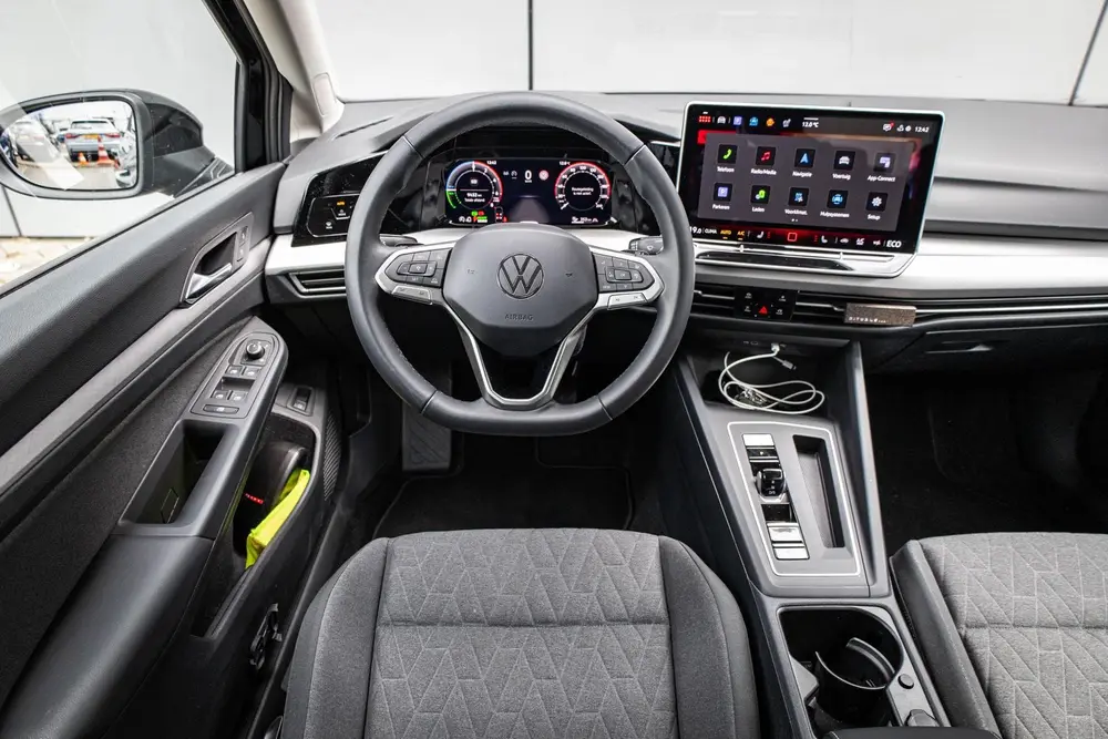Volkswagen Golf 1.5 eHybrid 204pk Life Edition | 19" Velgen uit 2025, foto 17