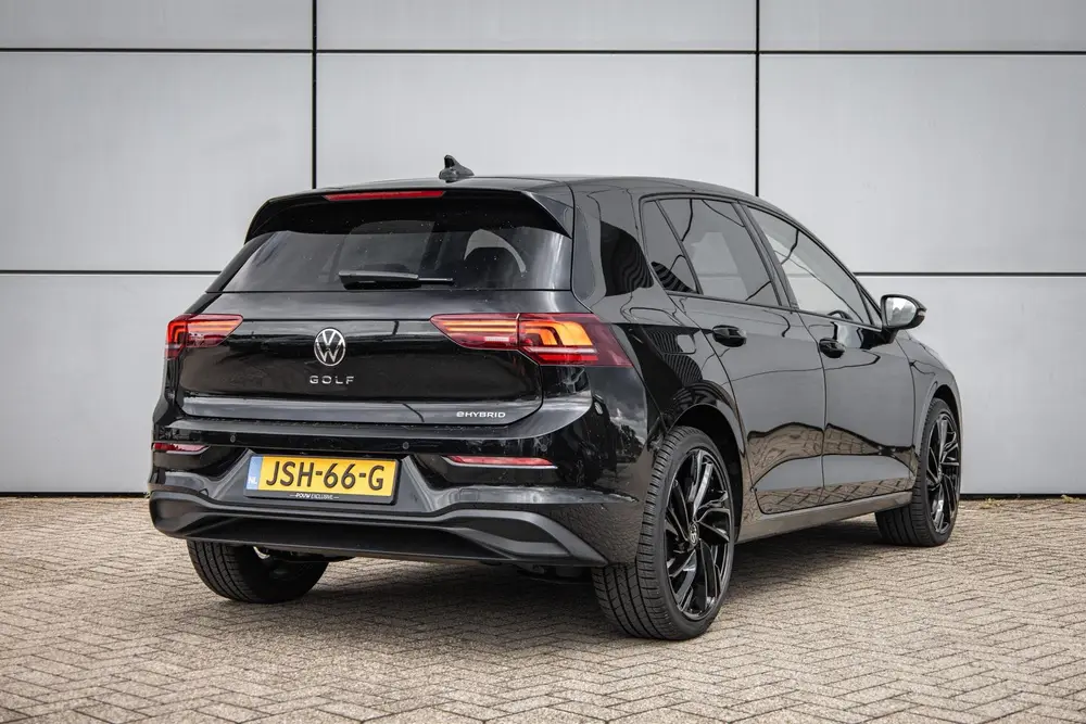 Volkswagen Golf 1.5 eHybrid 204pk Life Edition | 19" Velgen uit 2025, foto 2