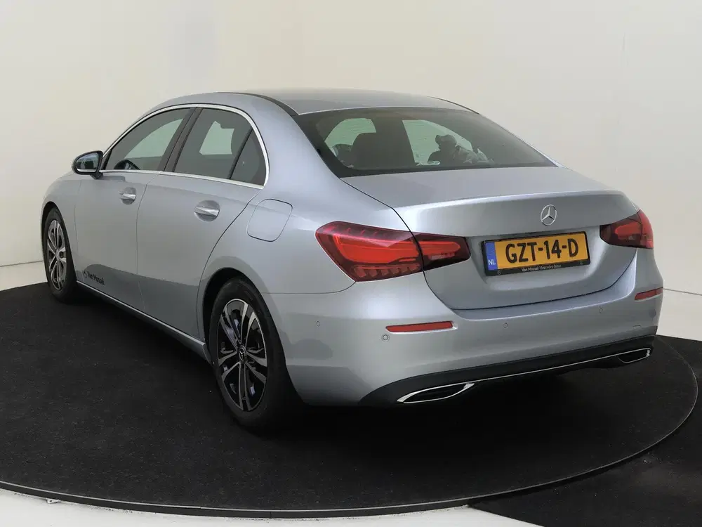Mercedes-Benz A-Klasse Star Edition Luxury Line uit 2024, foto 2