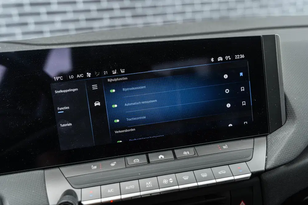 Opel Astra 1.6 Hybrid Business Elegance uit 2022, foto 15