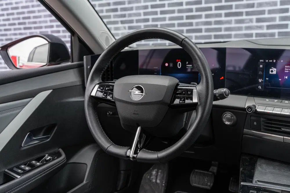 Opel Astra 1.6 Hybrid Business Elegance uit 2022, foto 17