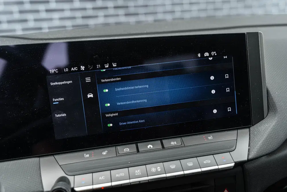 Opel Astra 1.6 Hybrid Business Elegance uit 2022, foto 18