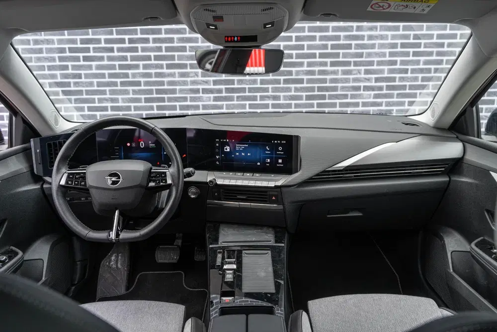 Opel Astra 1.6 Hybrid Business Elegance uit 2022, foto 3