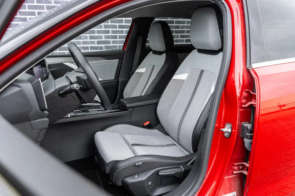 Opel Astra 1.6 Hybrid Business Elegance uit 2022, foto 4