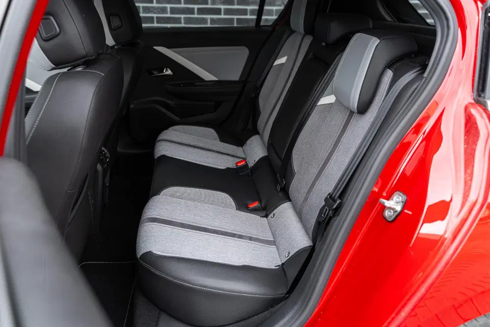 Opel Astra 1.6 Hybrid Business Elegance uit 2022, foto 7