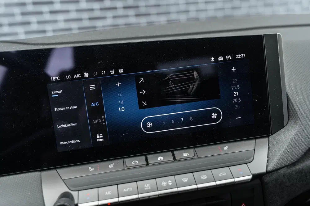 Opel Astra 1.6 Hybrid Business Elegance uit 2022, foto 9