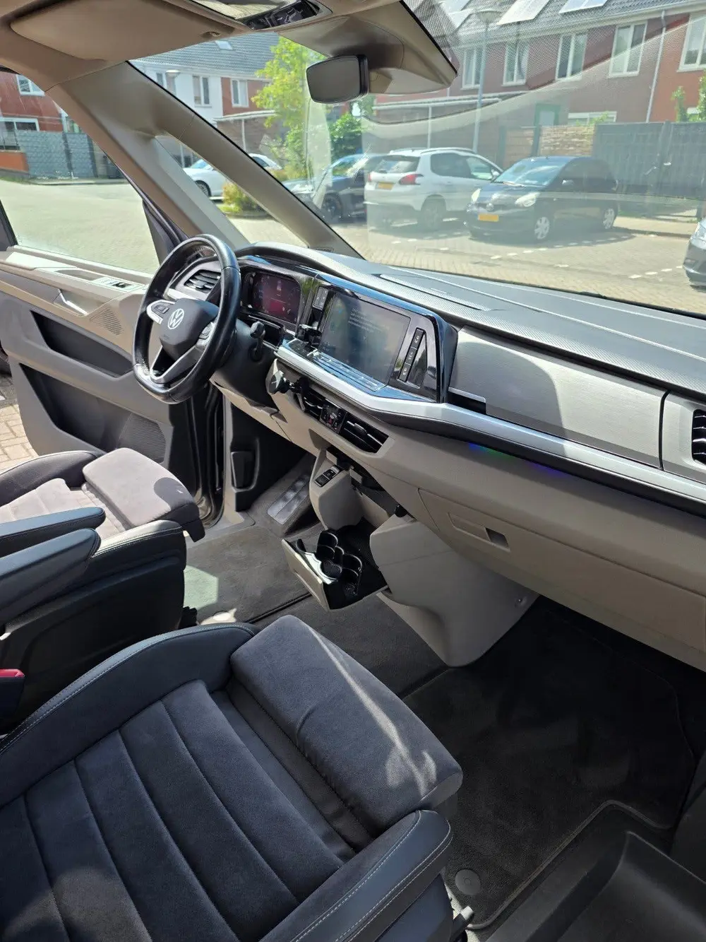 Volkswagen Multivan 1.4 Ehybrid 218pk L1h1 6-DSG 2022 Grijs uit 2022, foto 11