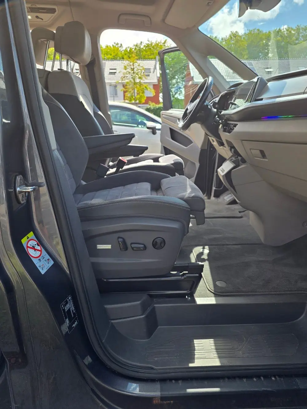 Volkswagen Multivan 1.4 Ehybrid 218pk L1h1 6-DSG 2022 Grijs uit 2022, foto 13