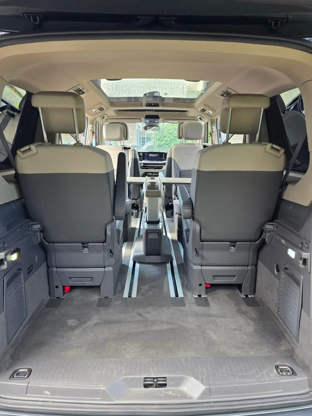 Volkswagen Multivan 1.4 Ehybrid 218pk L1h1 6-DSG 2022 Grijs uit 2022, foto 15
