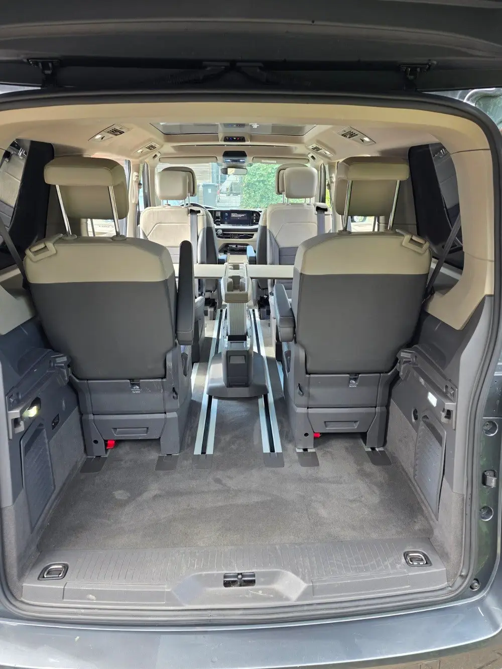 Volkswagen Multivan 1.4 Ehybrid 218pk L1h1 6-DSG 2022 Grijs uit 2022, foto 16