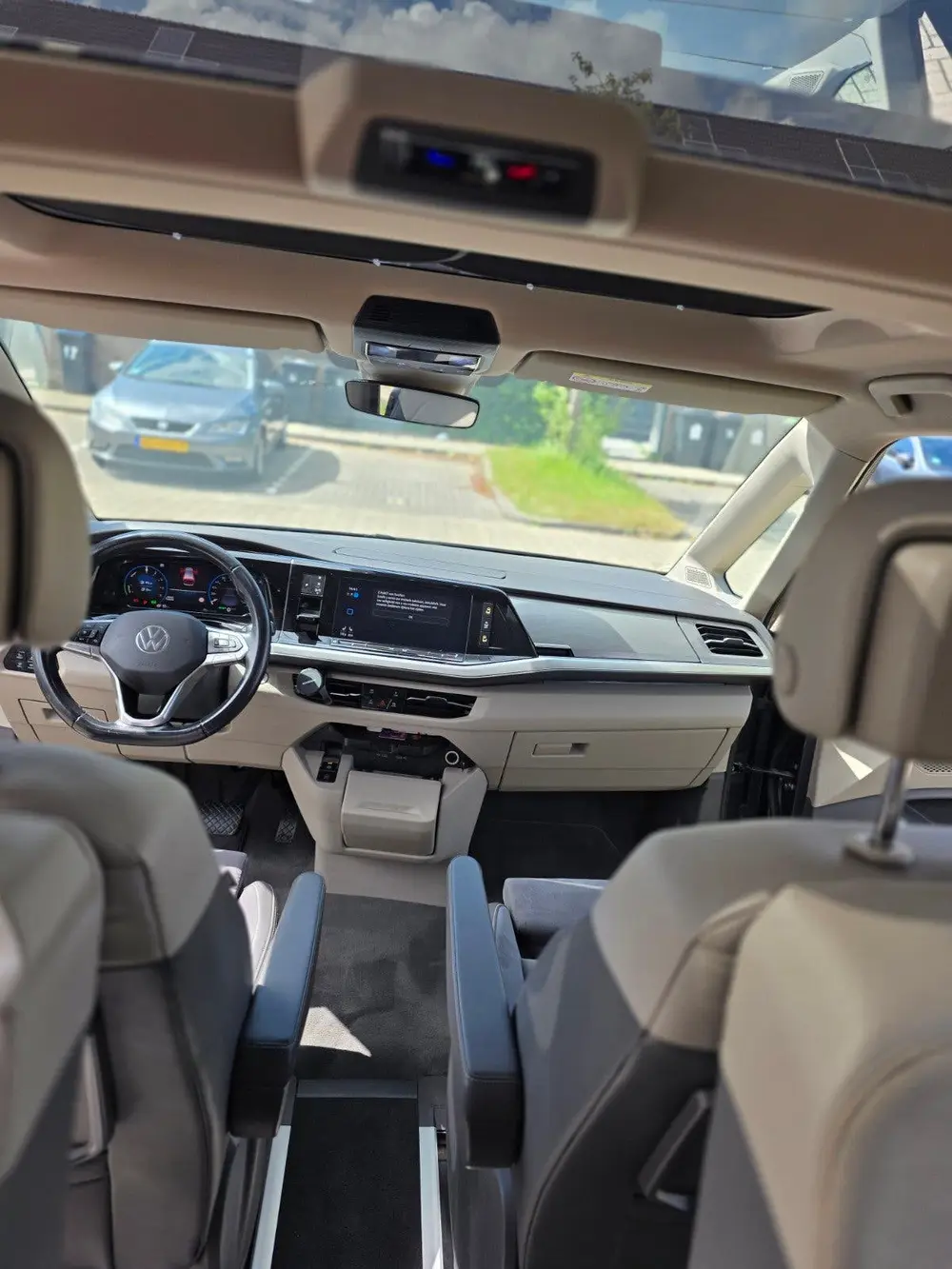 Volkswagen Multivan 1.4 Ehybrid 218pk L1h1 6-DSG 2022 Grijs uit 2022, foto 19