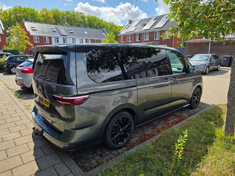 Volkswagen Multivan 1.4 Ehybrid 218pk L1h1 6-DSG 2022 Grijs uit 2022, foto 3