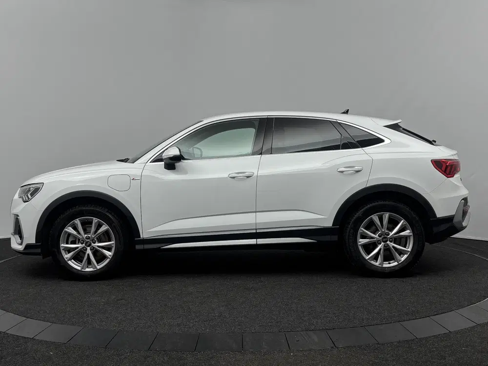 Audi Q3 45 TFSI e S Edition uit 2022, foto 14