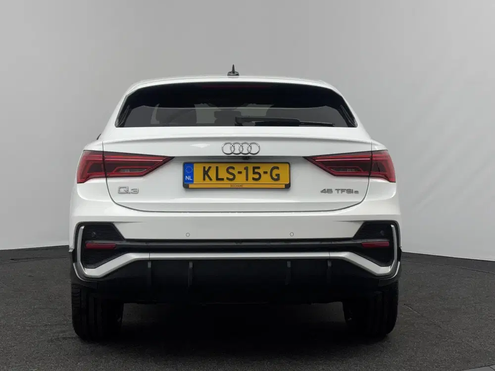 Audi Q3 45 TFSI e S Edition uit 2022, foto 17