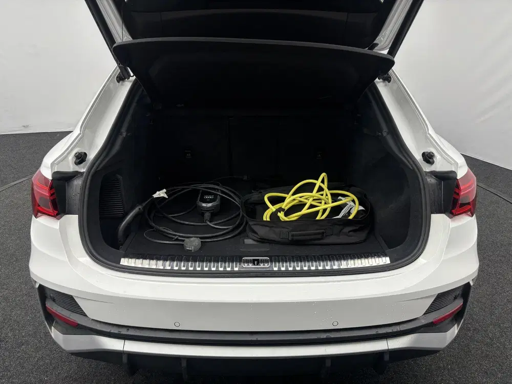 Audi Q3 45 TFSI e S Edition uit 2022, foto 19