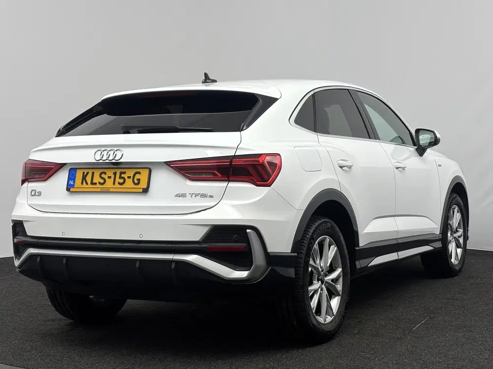 Audi Q3 45 TFSI e S Edition uit 2022, foto 2