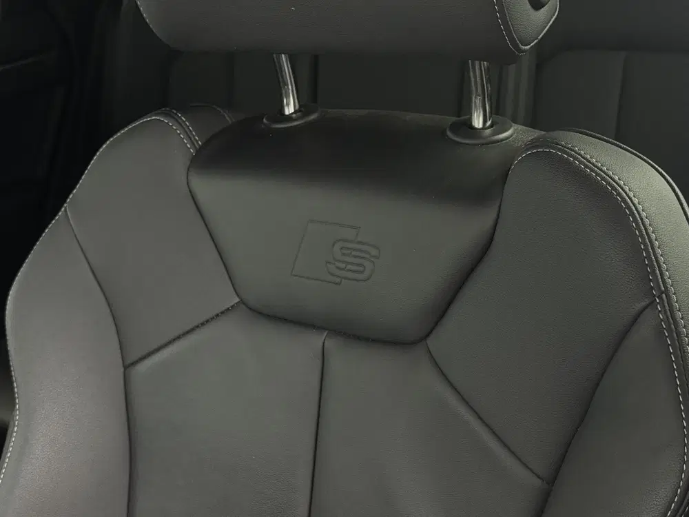 Audi Q3 45 TFSI e S Edition uit 2022, foto 8