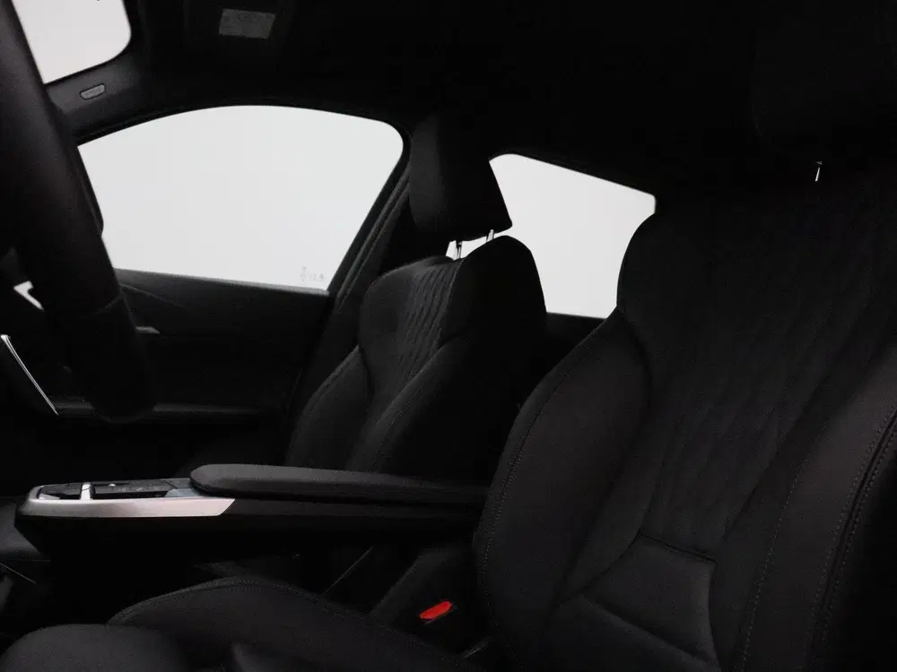 BMW iX1 xDrive30 Launch Edition uit 2025, foto 11