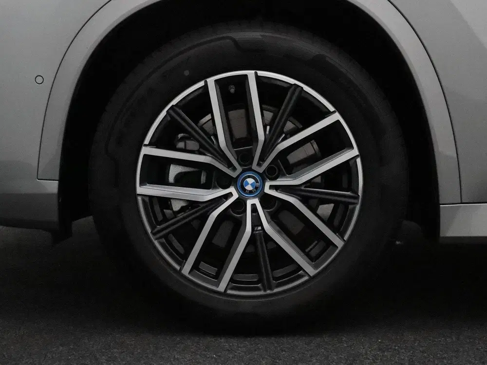BMW iX1 xDrive30 Launch Edition uit 2025, foto 8