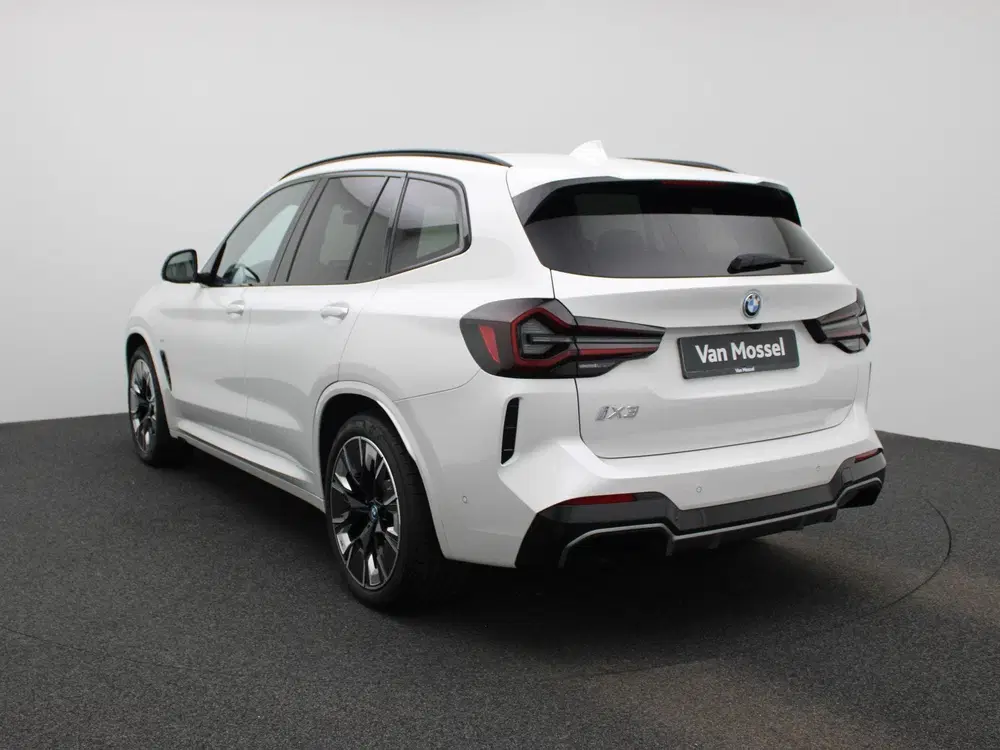 BMW iX3 High Executive 80 kWh uit 2024, foto 2