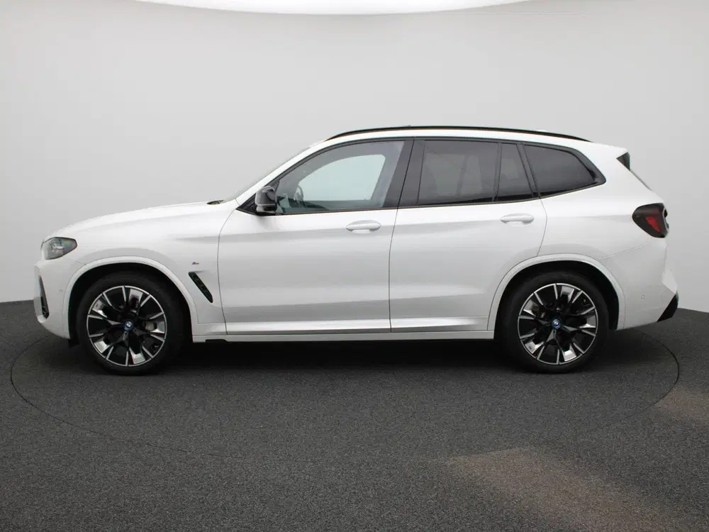 BMW iX3 High Executive 80 kWh uit 2024, foto 4