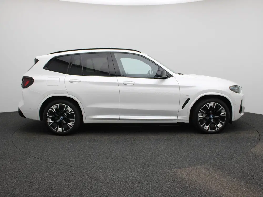 BMW iX3 High Executive 80 kWh uit 2024, foto 6