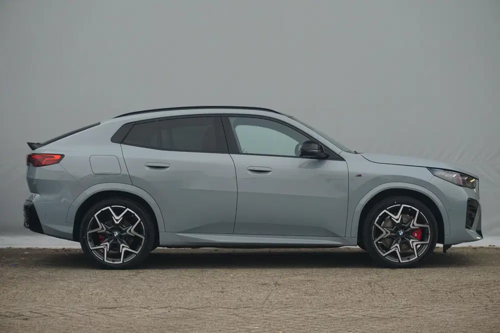 BMW iX2 eDrive20 uit 2026, foto 4