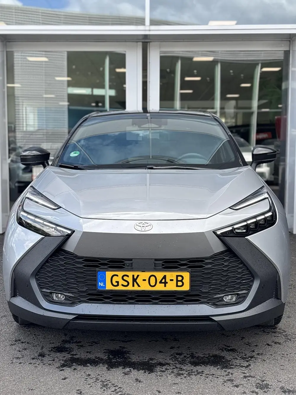 Toyota C-Hr 1.8 Hybrid 140 First Edition uit 2024, foto 2