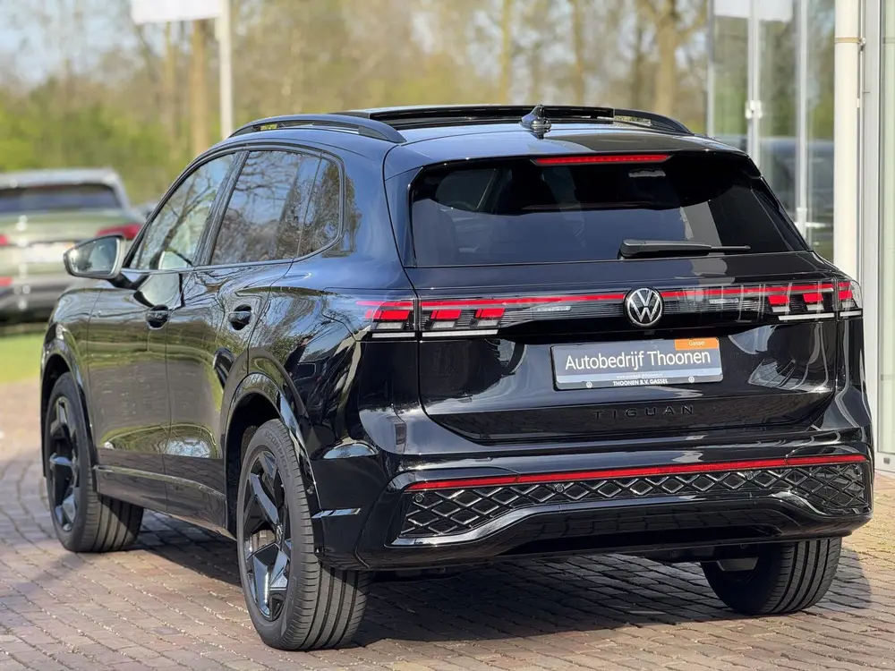 Volkswagen Tiguan 1.5 eTSI R-Line Edition | 360 camera | M uit 2024, foto 12