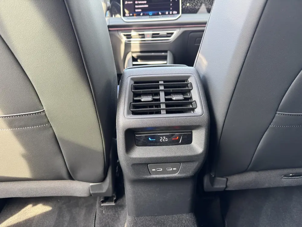 Volkswagen Tiguan 1.5 eTSI R-Line Edition | 360 camera | M uit 2024, foto 17