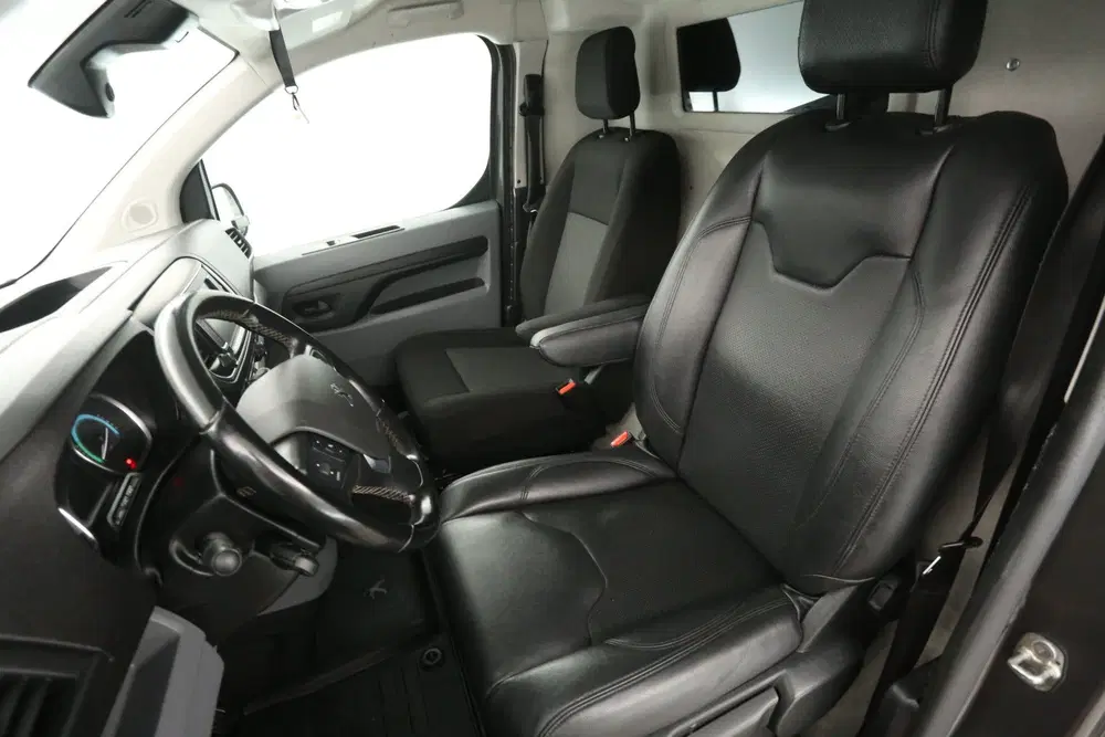 Peugeot Expert 75 kWh L2H1 uit 2022, foto 11