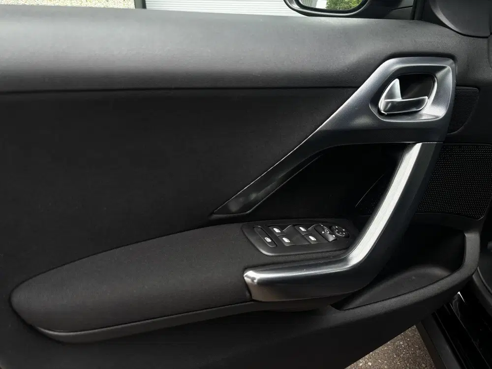 Peugeot 2008 1.2 PT GT-Line Navi Carplay Automaat PDC C uit 2019, foto 13