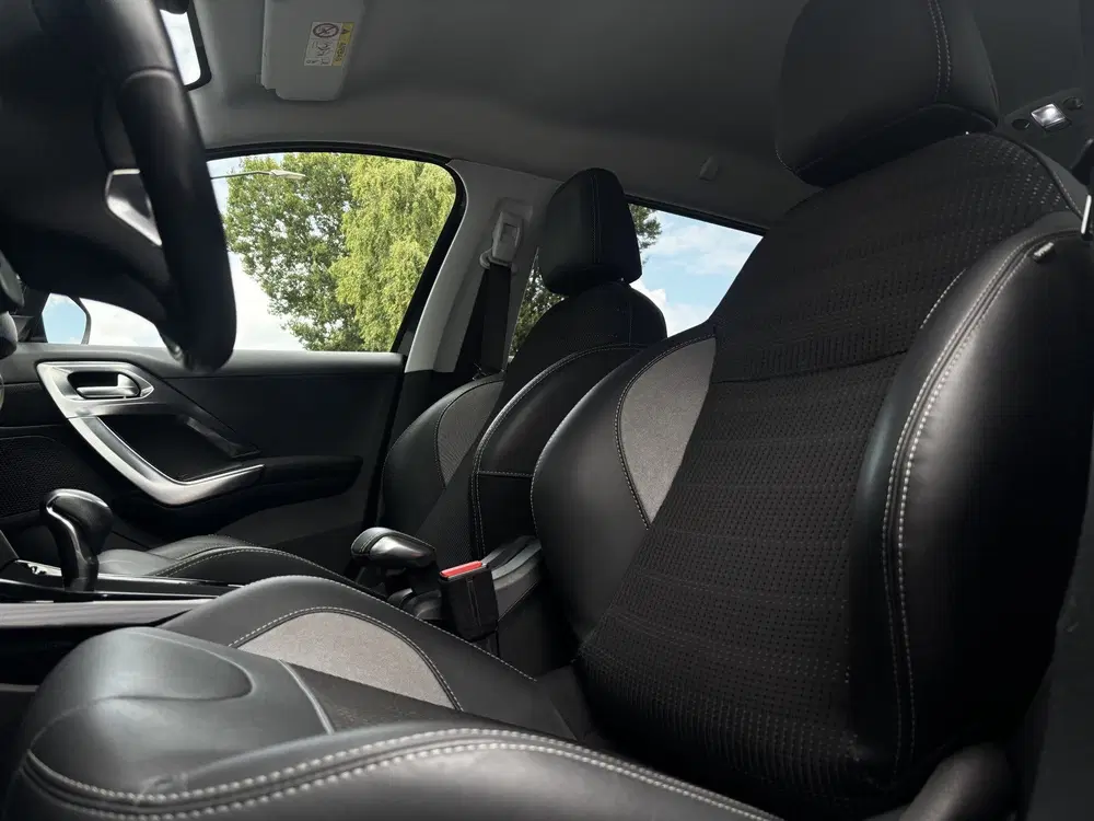 Peugeot 2008 1.2 PT GT-Line Navi Carplay Automaat PDC C uit 2019, foto 15