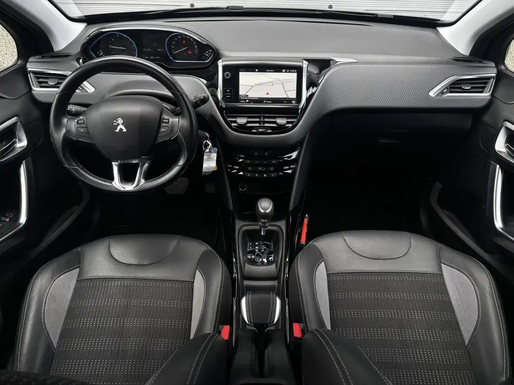 Peugeot 2008 1.2 PT GT-Line Navi Carplay Automaat PDC C uit 2019, foto 17