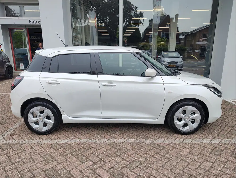 Suzuki Swift 1.2 SELECT SMART HYBRID Direct Leverbaar uit 2026, foto 7