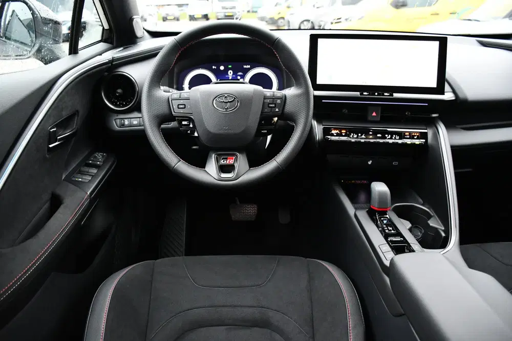 Toyota C-HR 2.0 Plug-in Hybrid 220 Black Edition Autom uit 2026, foto 2