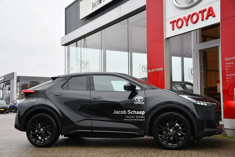 Toyota C-HR 2.0 Plug-in Hybrid 220 Black Edition Autom uit 2026, foto 3