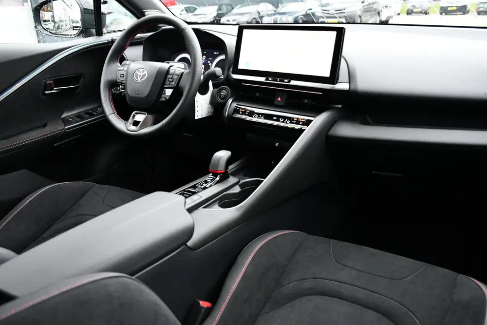Toyota C-HR 2.0 Plug-in Hybrid 220 Black Edition Autom uit 2026, foto 4