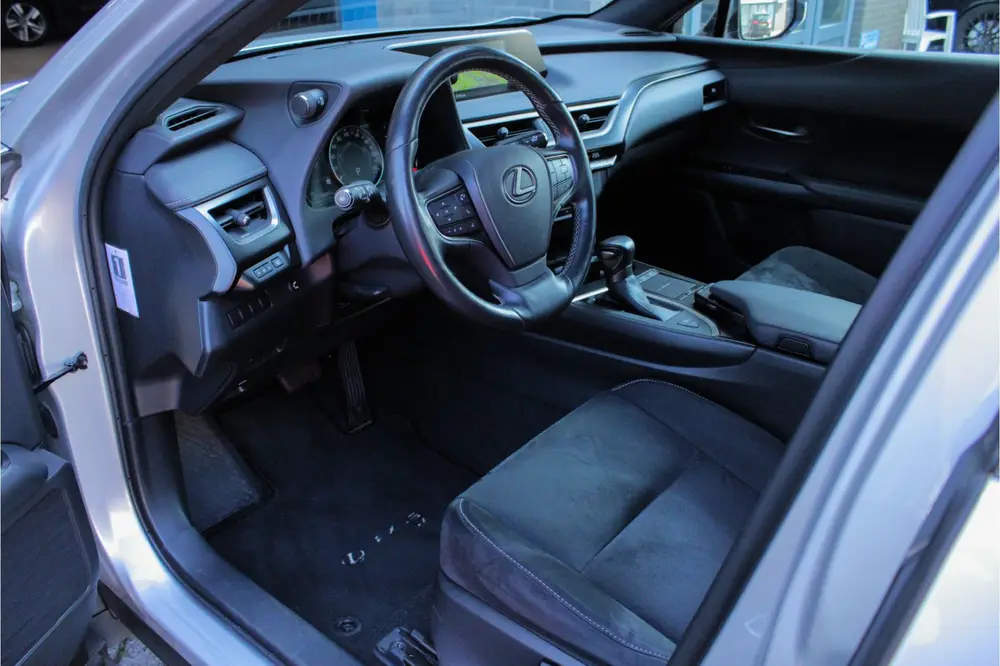 Lexus UX 250h Business Line |parkeersensoren|stoel/stuurverw uit 2019, foto 4