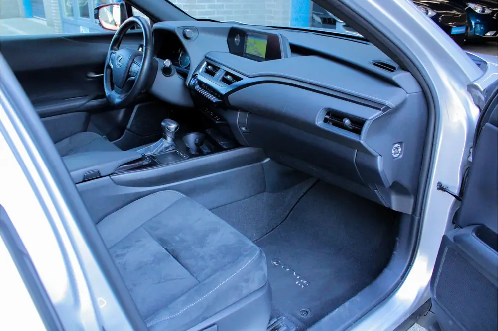 Lexus UX 250h Business Line |parkeersensoren|stoel/stuurverw uit 2019, foto 8