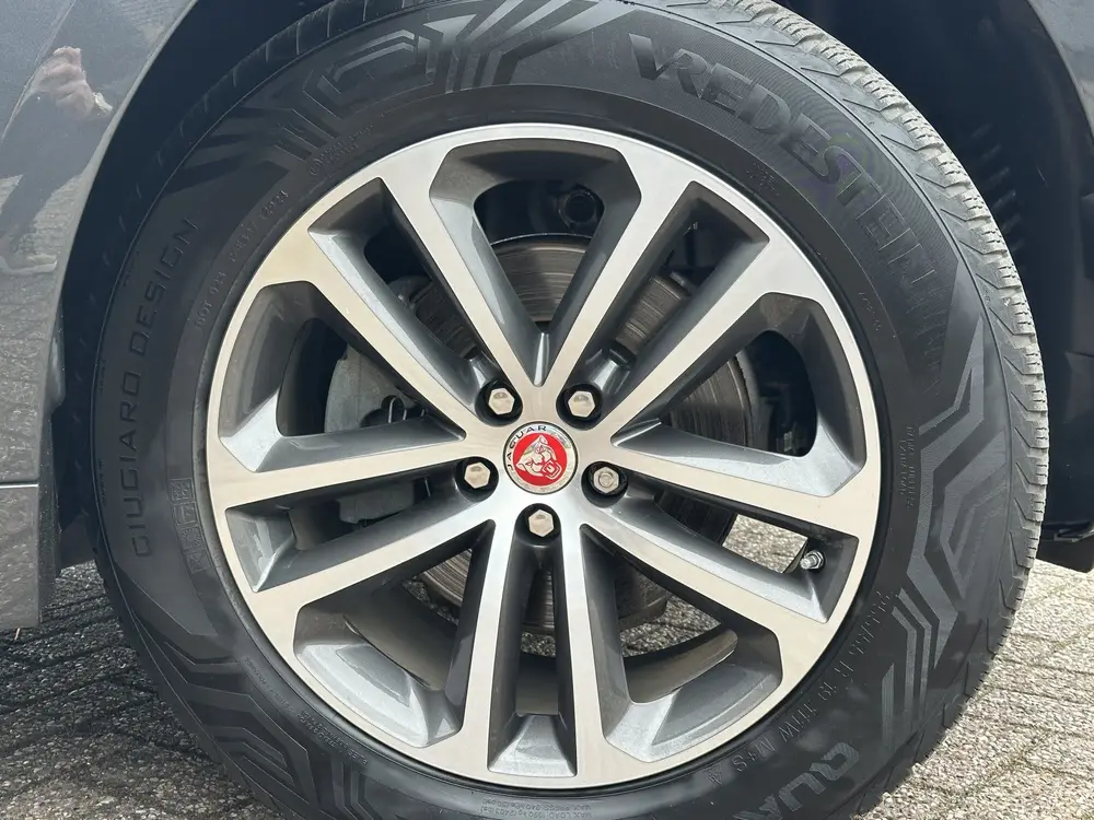 Jaguar F-Pace 2.0t AWD R-Sport uit 2020, foto 15