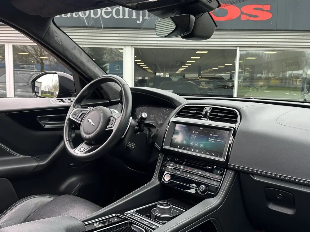 Jaguar F-Pace 2.0t AWD R-Sport uit 2020, foto 8