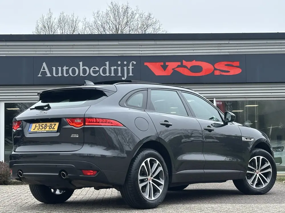Jaguar F-Pace 2.0t AWD R-Sport uit 2020, foto 9
