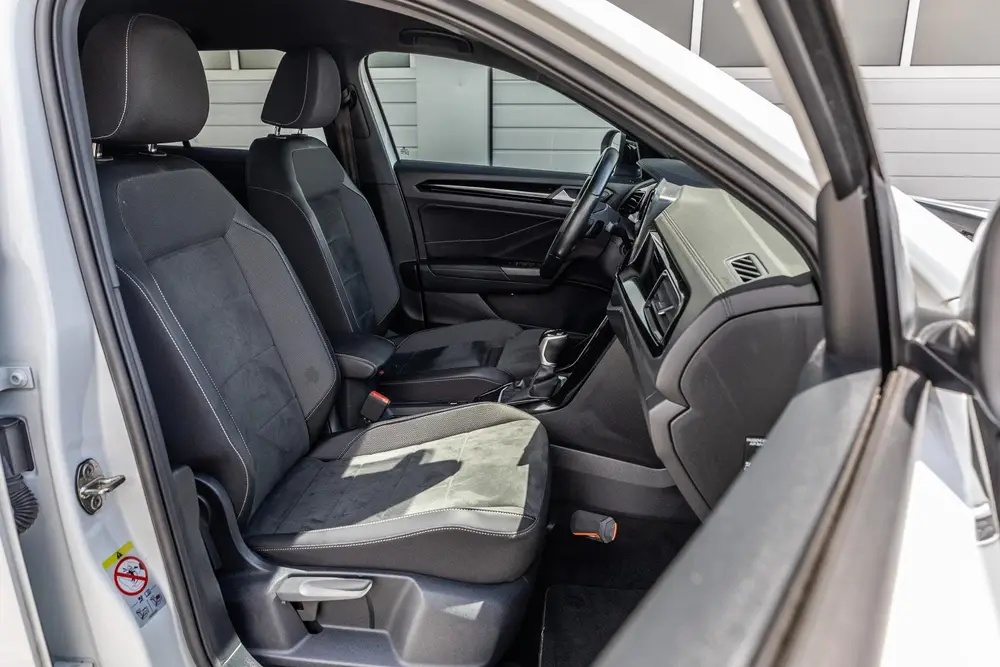 Volkswagen T-Roc 1.5 TSI 150pk DSG R-Line | Trekhaak | Stoel uit 2023, foto 14