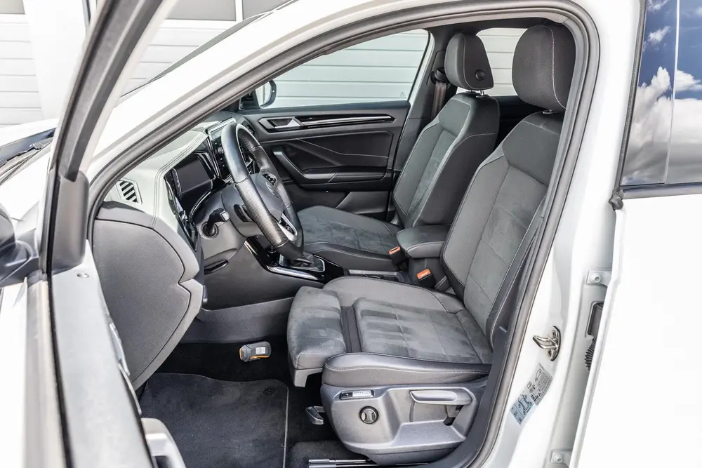 Volkswagen T-Roc 1.5 TSI 150pk DSG R-Line | Trekhaak | Stoel uit 2023, foto 4