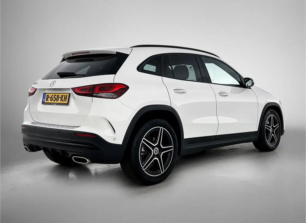Mercedes-Benz GLA 180 AMG Line Premium uit 2022, foto 2