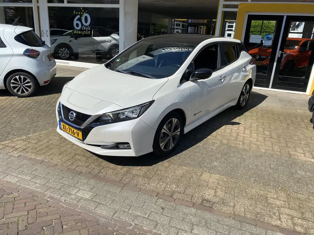 Nissan Leaf Tekna 40 kWh CAMERA AIRCO ECC PARKEERSENSOREN TW uit 2019, foto 3